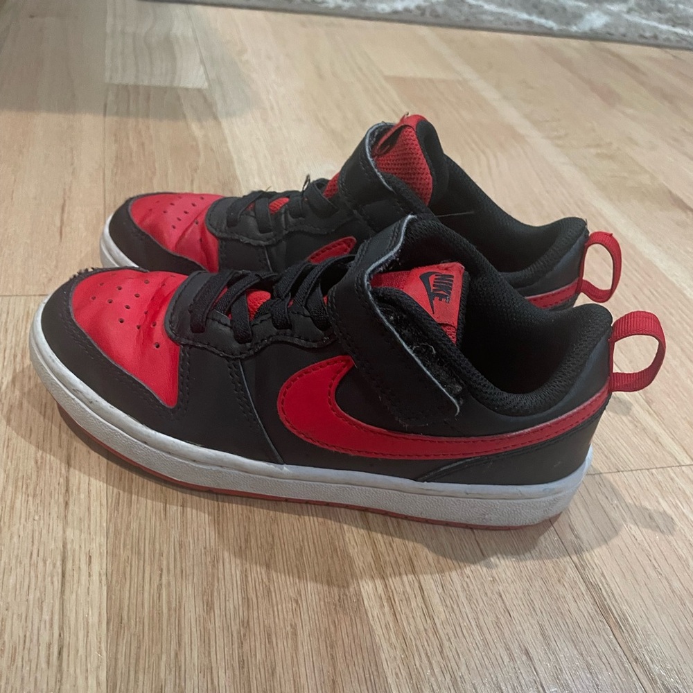 Black and red Nike dunk lows kids size 1, used good condition